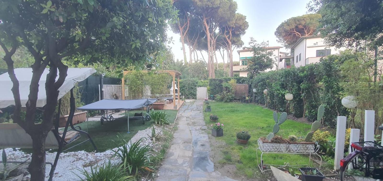 Domus Auroom grande giardino, wi-fi, free parking Viareggio Buitenkant foto