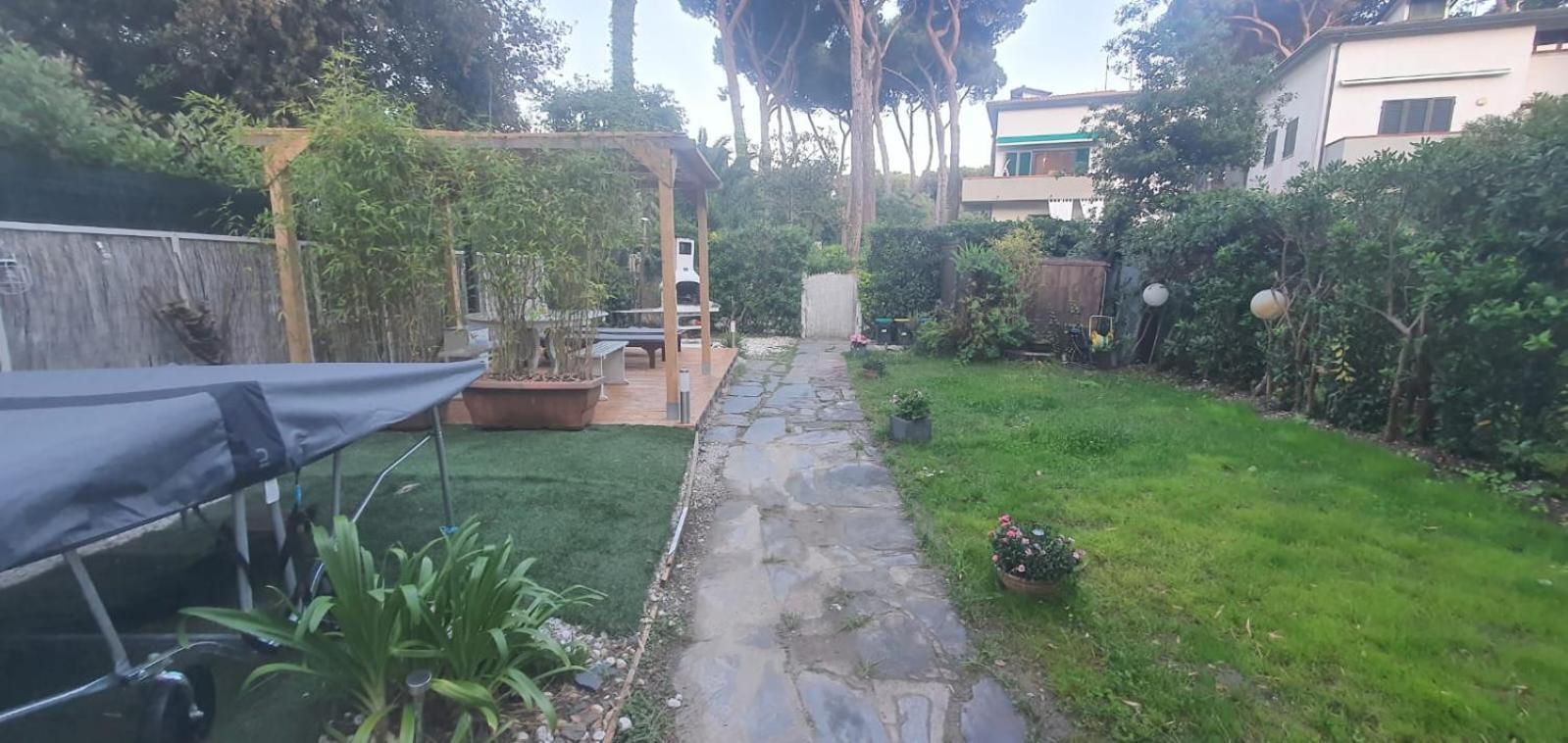 Domus Auroom grande giardino, wi-fi, free parking Viareggio Buitenkant foto