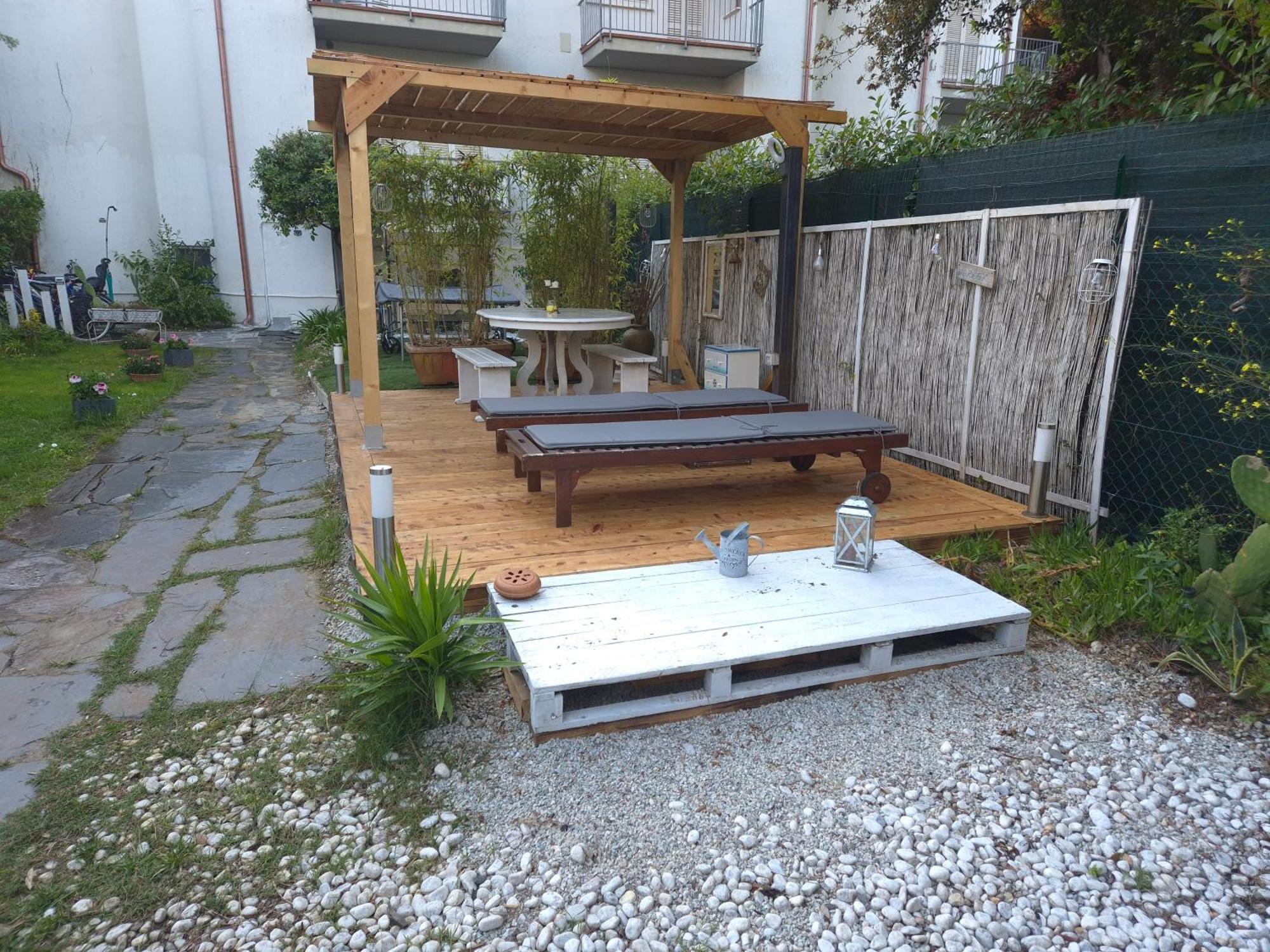 Domus Auroom grande giardino, wi-fi, free parking Viareggio Buitenkant foto